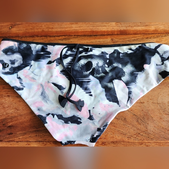 Lululemon 2 piece swim wear - Picture 4 of 11